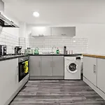 Manor House Luxury & Spacious 2br By Altoluxo Short Lets & Serviced With Free Wifi & Parking Holiday home