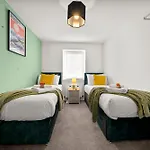 Manor House Luxury & Spacious 2br By Altoluxo Short Lets & Serviced With Free Wifi & Parking Holiday home *
