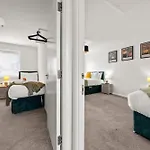 Manor House Luxury & Spacious 2br By Altoluxo Short Lets & Serviced With Free Wifi & Parking