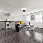 Manor House Luxury & Spacious 2br By Altoluxo Short Lets & Serviced With Free Wifi & Parking