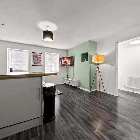 Holiday home Manor House Luxury & Spacious 2br By Altoluxo Short Lets & Serviced With Free Wifi & Parking