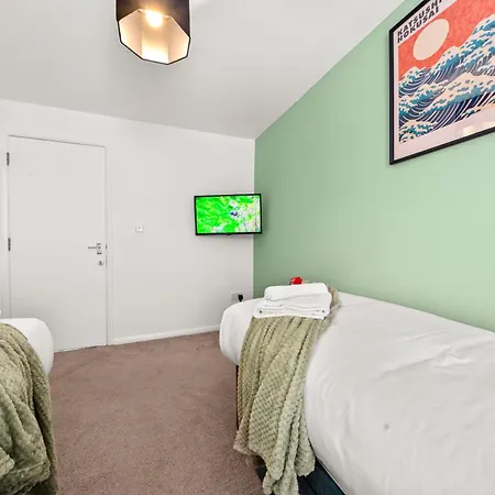 Manor House Luxury & Spacious 2br By Altoluxo Short Lets & Serviced With Free Wifi & Parking *