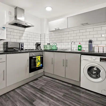 Manor House Luxury & Spacious 2br By Altoluxo Short Lets & Serviced With Free Wifi & Parking *