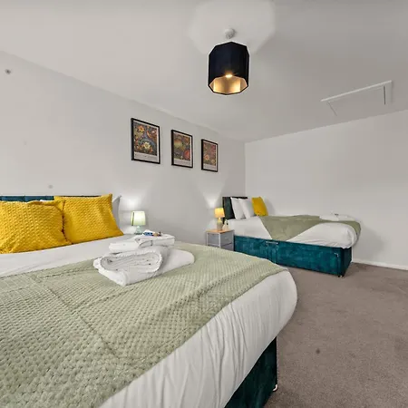 Manor House Luxury & Spacious 2br By Altoluxo Short Lets & Serviced With Free Wifi & Parking Будинок відпочинку