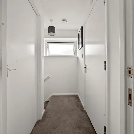 Manor House Luxury & Spacious 2br By Altoluxo Short Lets & Serviced With Free Wifi & Parking