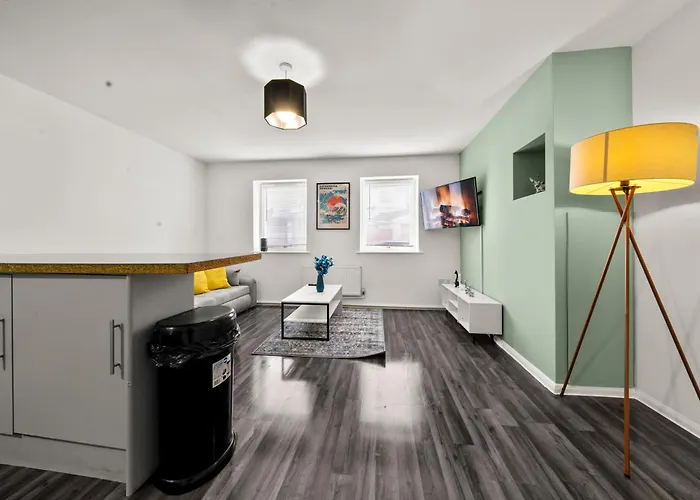 Manor House Luxury & Spacious 2br By Altoluxo Short Lets & Serviced With Free Wifi & Parking בית נופש *