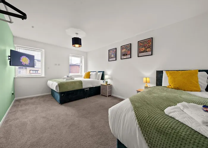 Manor House Luxury & Spacious 2br By Altoluxo Short Lets & Serviced With Free Wifi & Parking בית נופש *