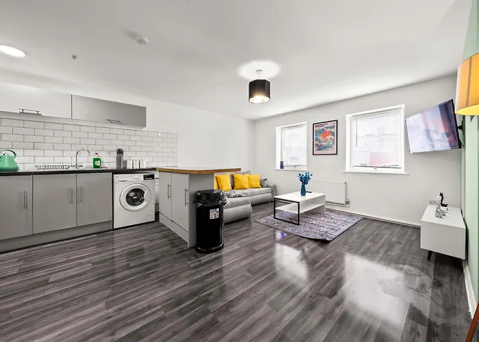 Manor House Luxury & Spacious 2br By Altoluxo Short Lets & Serviced With Free Wifi & Parking