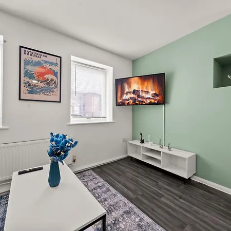 Manor House Luxury & Spacious 2br By Altoluxo Short Lets & Serviced With Free Wifi & Parking Будинок відпочинку *