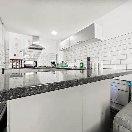 Manor House Luxury & Spacious 2br By Altoluxo Short Lets & Serviced With Free Wifi & Parking Prázdninový dům *