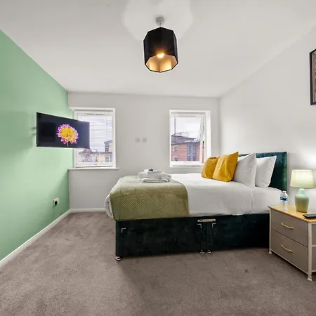 Manor House Luxury & Spacious 2br By Altoluxo Short Lets & Serviced With Free Wifi & Parking Будинок відпочинку