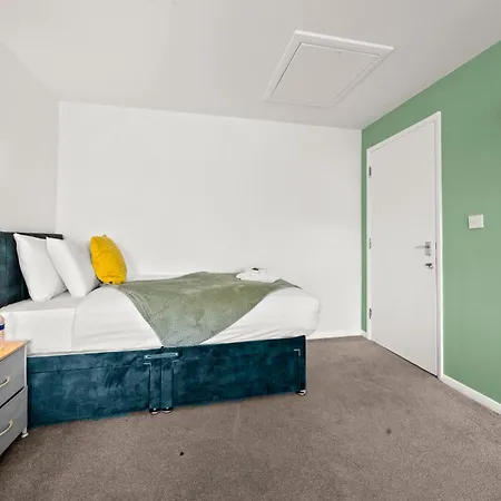 Prázdninový dům Manor House Luxury & Spacious 2br By Altoluxo Short Lets & Serviced With Free Wifi & Parking *