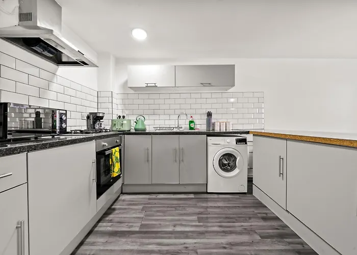 Manor House Luxury & Spacious 2br By Altoluxo Short Lets & Serviced With Free Wifi & Parking 別荘