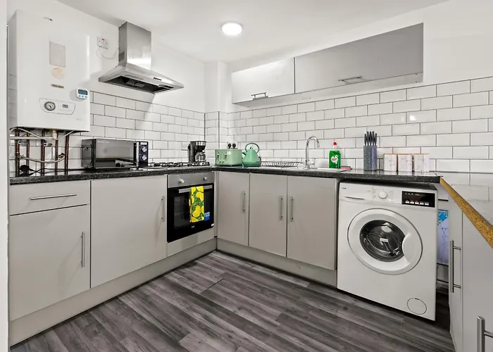 Manor House Luxury & Spacious 2br By Altoluxo Short Lets & Serviced With Free Wifi & Parking *