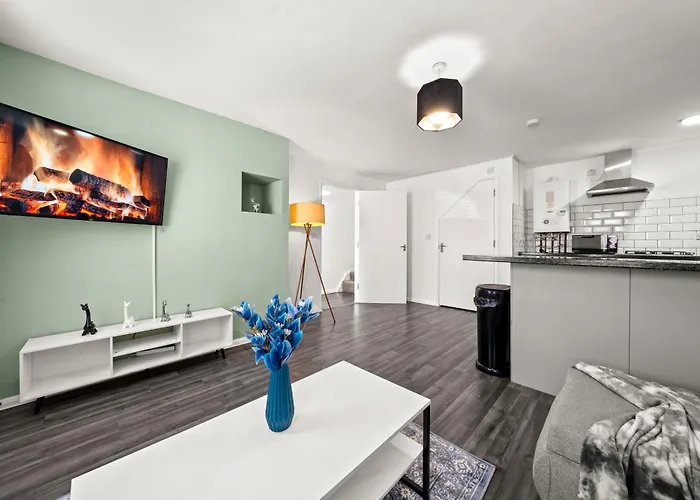 Будинок відпочинку Manor House Luxury & Spacious 2br By Altoluxo Short Lets & Serviced With Free Wifi & Parking