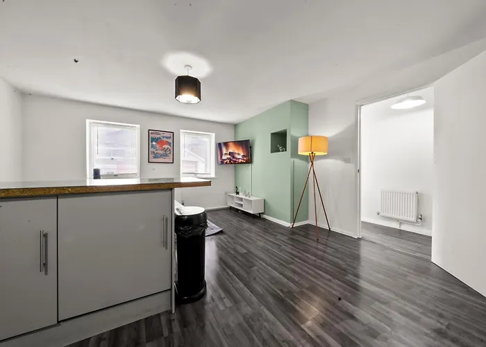 Будинок відпочинку Manor House Luxury & Spacious 2br By Altoluxo Short Lets & Serviced With Free Wifi & Parking