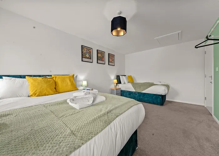 Manor House Luxury & Spacious 2br By Altoluxo Short Lets & Serviced With Free Wifi & Parking 別荘